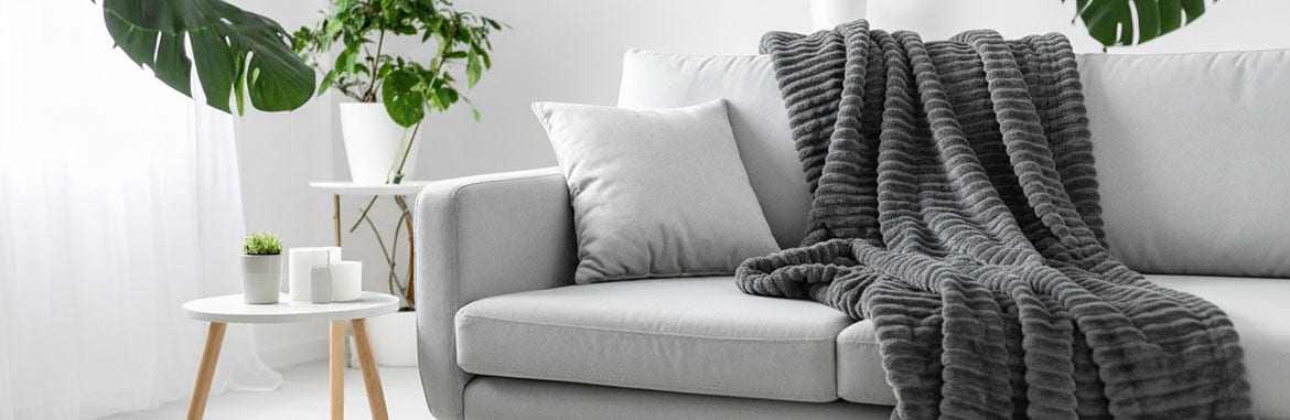 Texturas que abrazan: nuevos cojines y frazadas corduroy