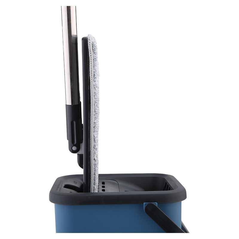 Flat plastic mop with stainless steel handle