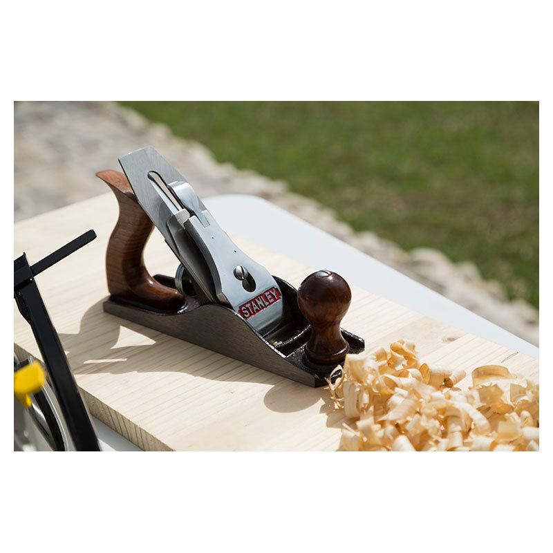 Cepillo liso de carpintero 9 3/4" Stanley