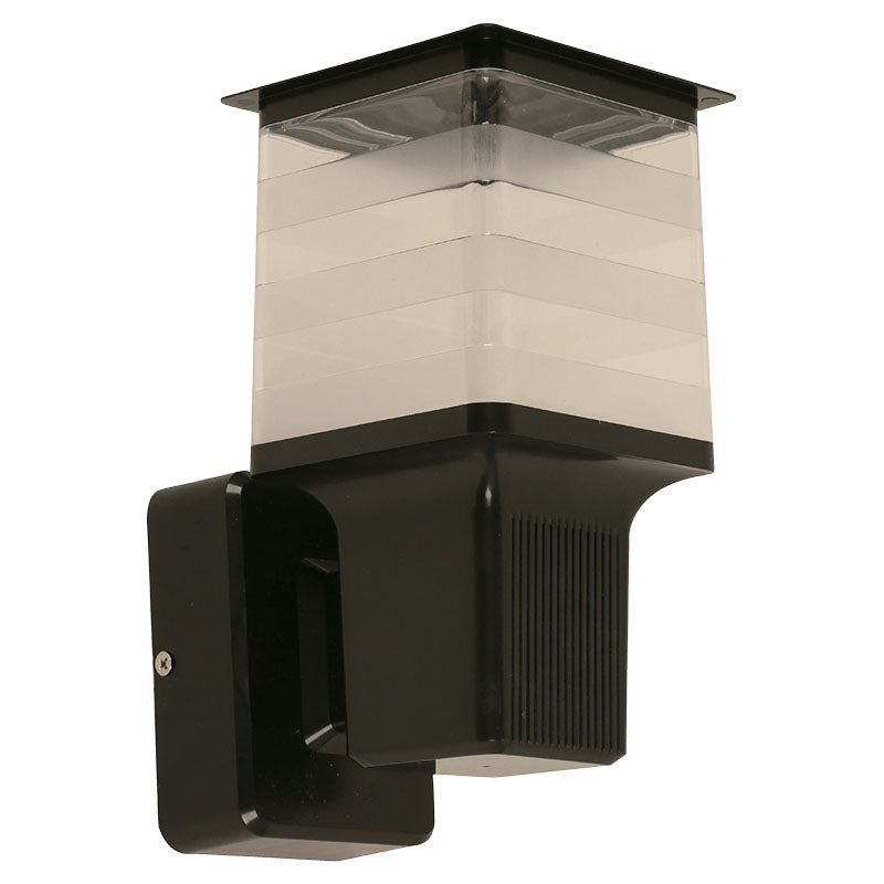 Black outdoor wall lantern
