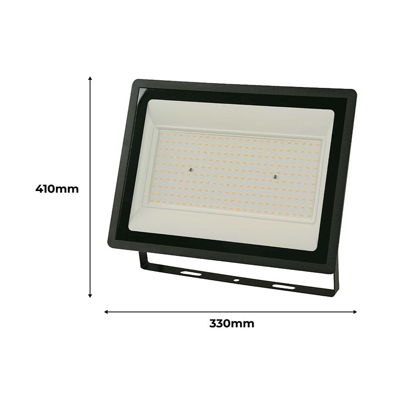 General Lighting 150W LED outdoor floodlight, warm white