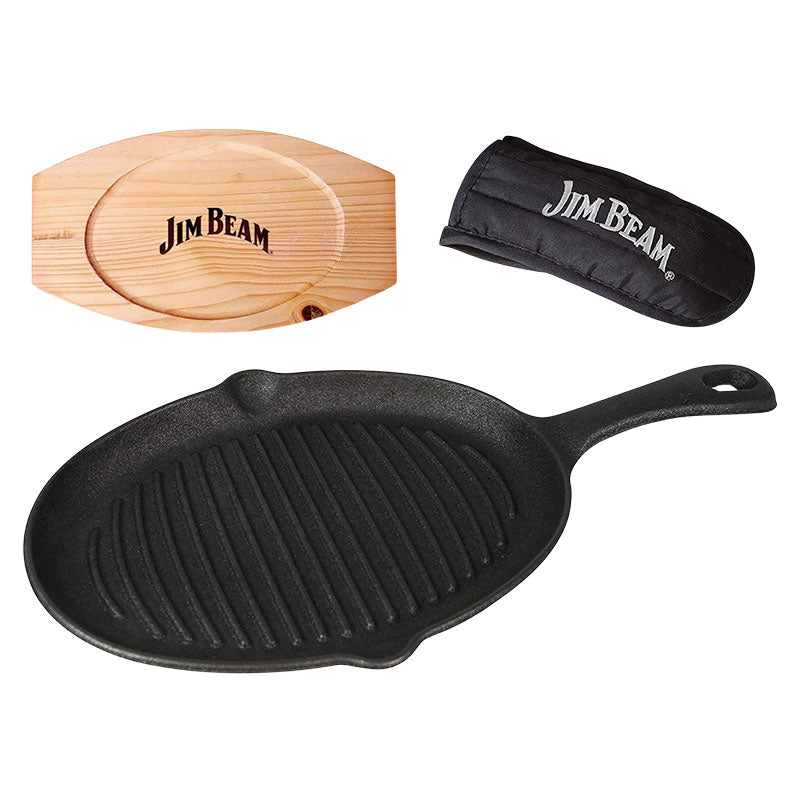 Cast iron skillet with Parawood wooden trivet