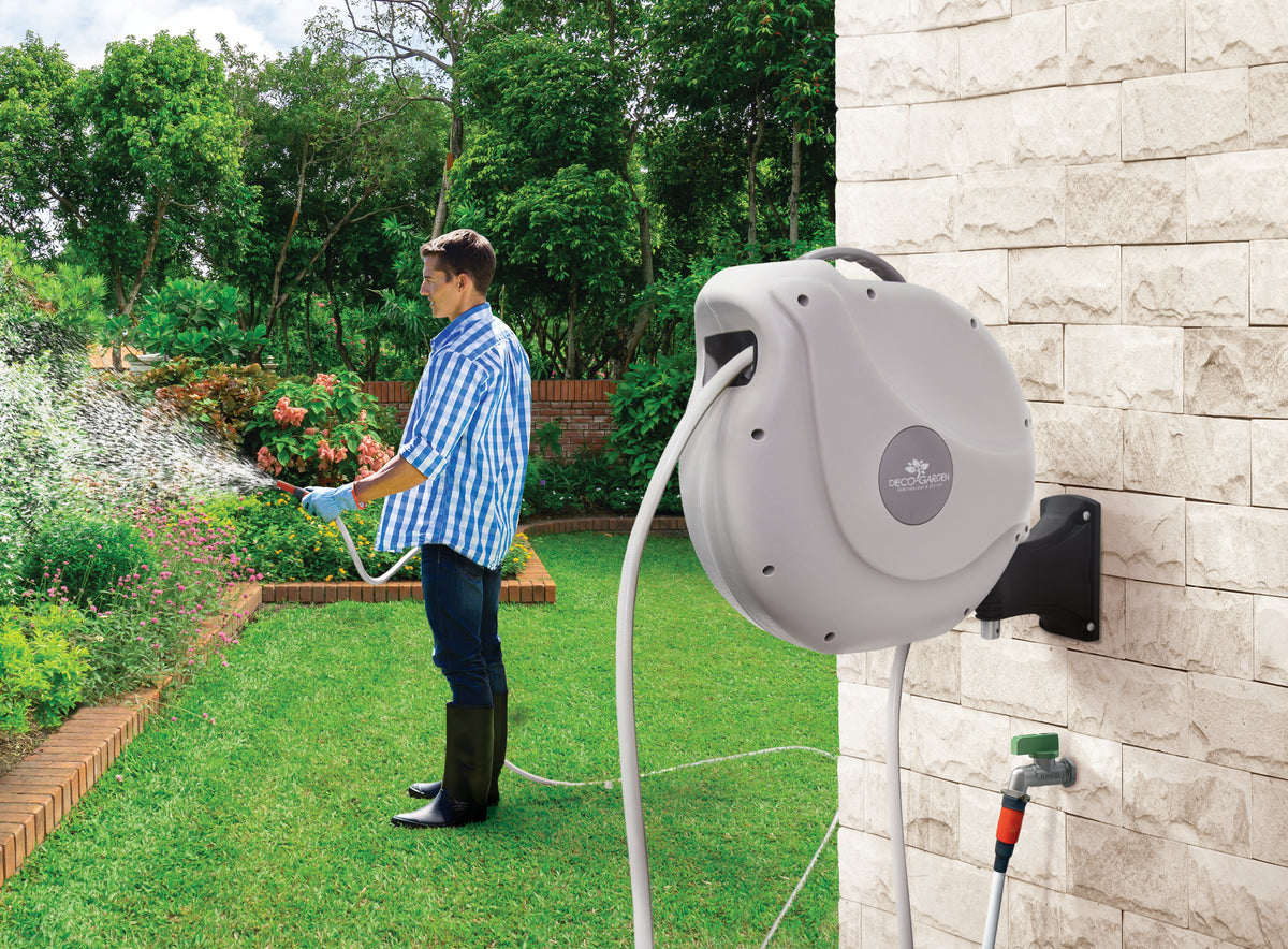 Arrollador retráctil plástico con manguera 1/2" 20 m