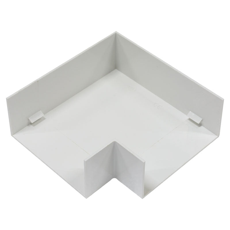 Flat angle for 10 x 4 cm trunking