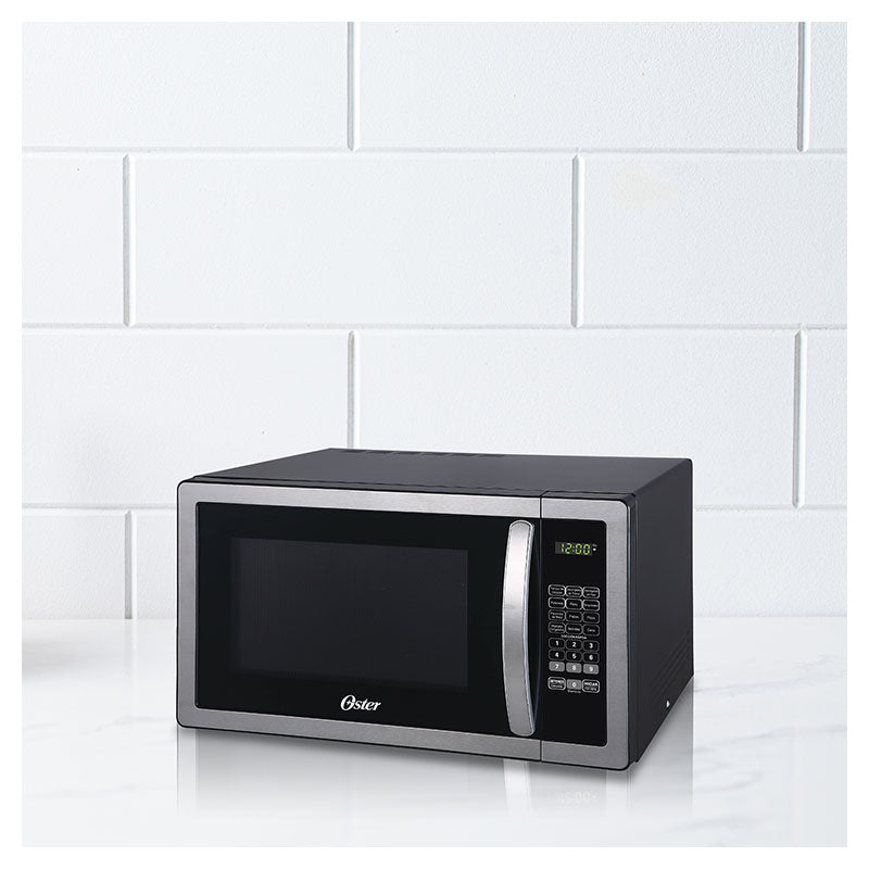 Horno microondas negro 30 litros 1,1 pies con panel digital de acero inoxidable Oster