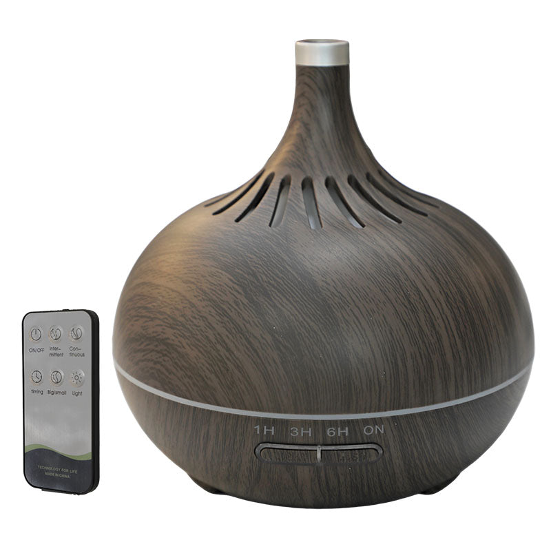 Difusor de aromas ultrasónico plástico con acabado efecto madera en color café con conexión por adaptador eléctrico con iluminación LED ambiental