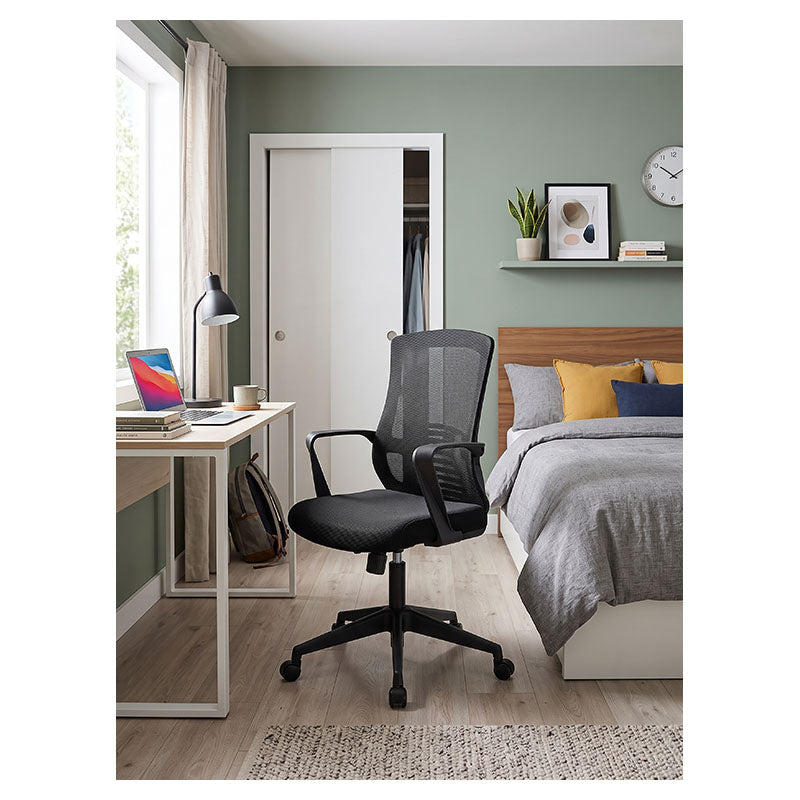 Silla ejecutiva negra con respaldar de malla 60 x 64 x 96-104 cm, soporta hasta 150 kg