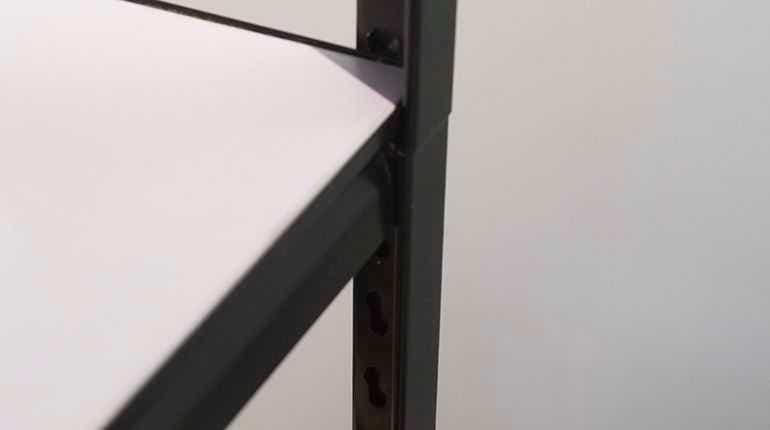 Detalle de estante de acero 5 niveles 90x183cm